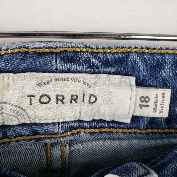 Torrid Women's 18 Jean Shorts Classic Medium Wash Big Pocket Everyday Denim - Picture 5 of 8